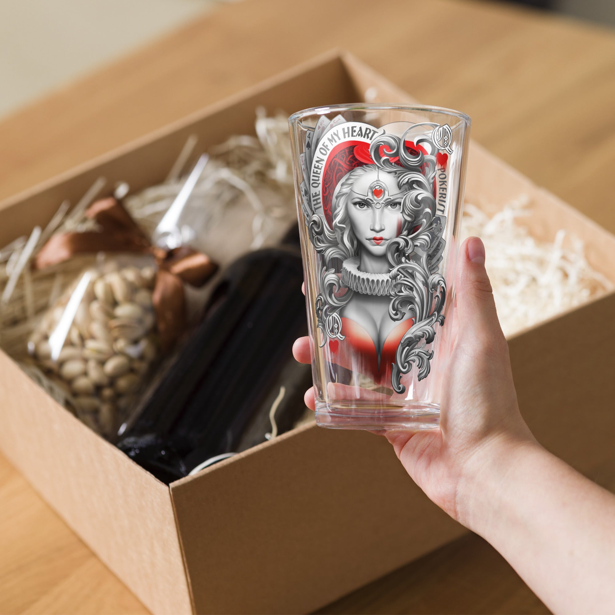 Queen Hearts - Shaker pint glass