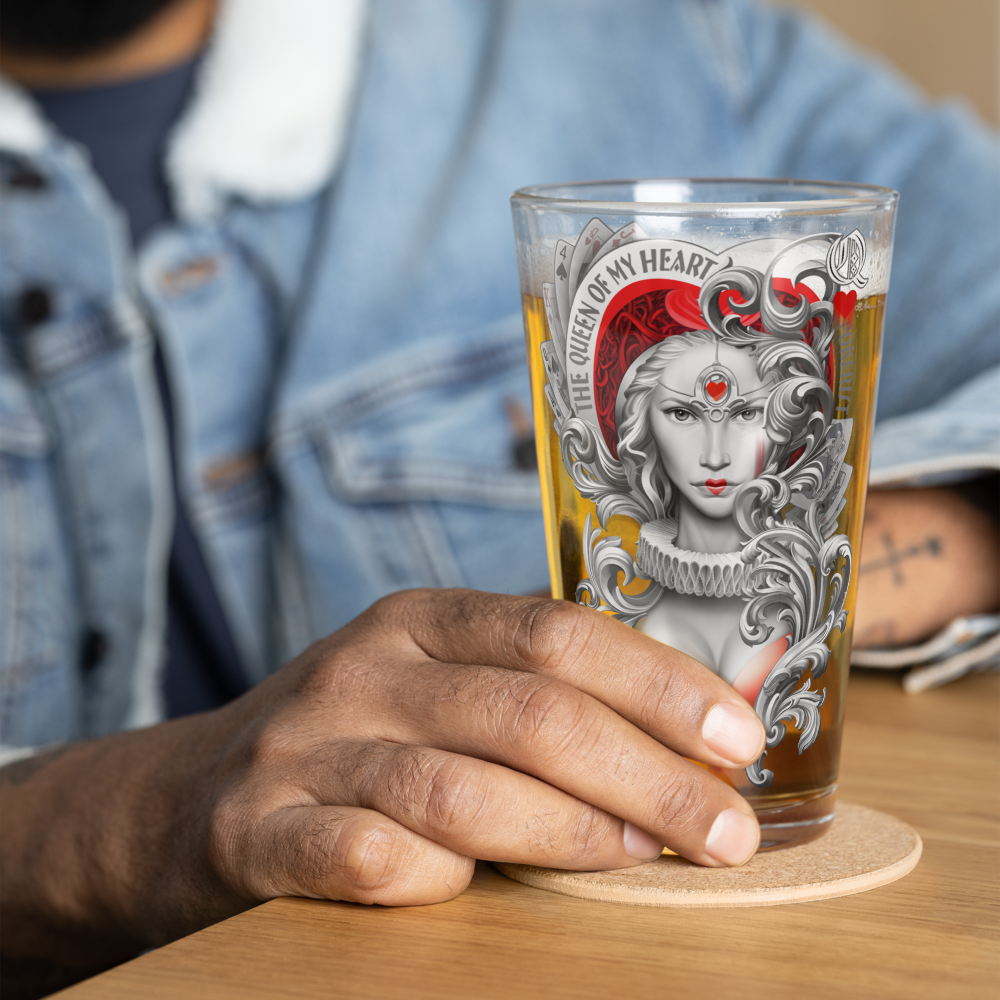 Queen Hearts - Shaker pint glass